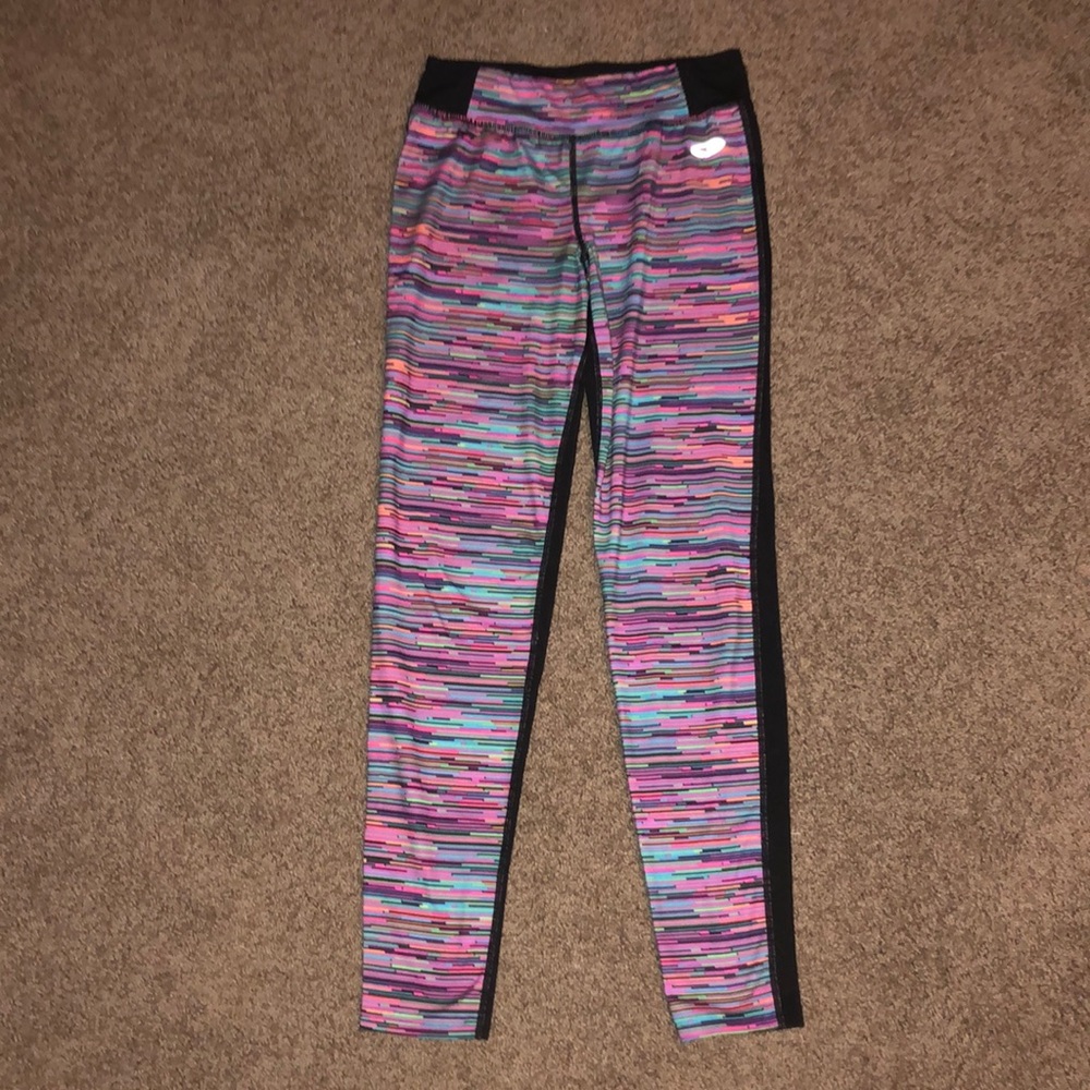 multicolored leggings.
